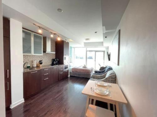Downtown Suites Toronto Exterior photo